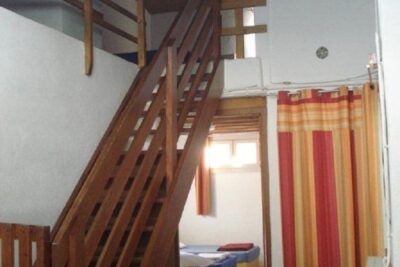 L'étage du Gîte d'étape au Camping Les Royères du Prieuré de Maubec - Agrandir l'image 2 sur 6, fenêtre modale